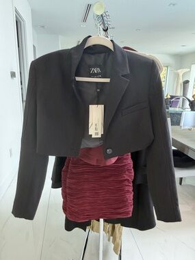 ZARA Black Cropped Blazer with Single-Button Closure